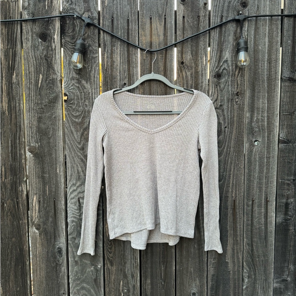 Clearance 3/$15 American Eagle Light Grey Soft and Sexy V Neck Slub Tee size XS